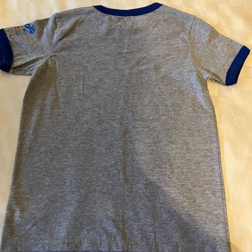 Disney Store XS (4) todler, boy T-shirt Grey with picture. - Picture 7 of 8